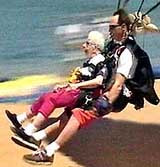 Пенсионерка отметила свой 92-й день рождения&#133; Прыжком с парашютом