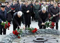Президент призвал нынешнее поколение жителей украины «быть достойным героев и мучеников войны»