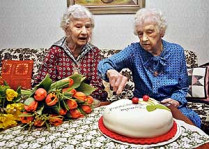 Шведские сестры-близнецы отпраздновали 100-летний юбилей