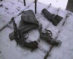 В старом доме на столичном подоле строители нашли советские деньги и два револьвера