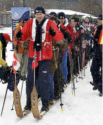 Сто человек проехали сто метров на одной паре лыж