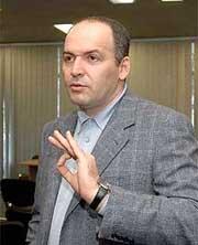 Виктор пинчук: «не имея экономических достижений, правительство тимошенко ударилось в шоу-бизнес»