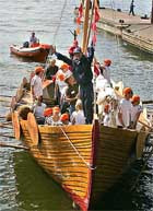 В амстердаме спущен на воду корабль викингов, склеенный из 15 миллионов&#133; Палочек от мороженого