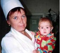 В коляске с семимесячным подкидышем, которого обнаружили у почтового отделения, лежали бутылочка с прокисшим молоком и Пирожки