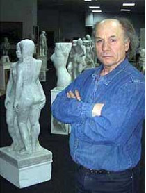 «нельзя по чьей-то прихоти вывезти скульптуры весом в десятки тонн и стоимостью почти 25 миллионов долларов»