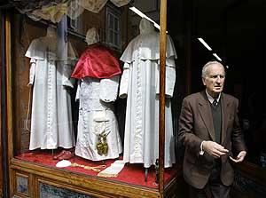 Вчера ватикан открыл доступ к могиле папы римского иоанна павла ii