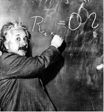 В ответ на слова эйнштейна, что чарли чаплин станет великим человеком, поскольку его фильмы понятны всем, актер ответил: «вашу теорию относительности не понимает никто, но вы уже великий»