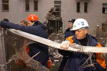 Дарницкий райсуд киева закрылся на неопределенное время из-за нежелания его сотрудников работать в здании, поврежденном взрывом в феврале 2004 года