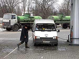 Вчера российские нефтяные компании снизили стоимость горючего на своих заправках в украине