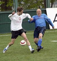 В сражении столичных футбольных журналистов за «delta sport cup-2005» газетчики вырвали победу у телевизионщиков