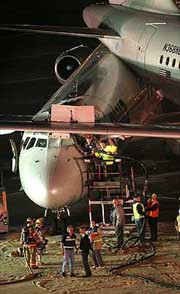 Вчера в международном аэропорту города миннеаполис столкнулись два пассажирских самолета