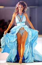 «мисс вселенная-2004» в очередной раз показала публике свое нижнее белье