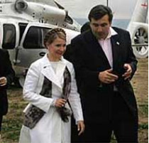 В грузии михаил саакашвили катал юлию тимошенко в президентском вертолете и угощал кахетинским вином