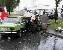 В одесской области в результате лобового столкновения автомобиля и автобуса два человека погибли, а трое получили тяжелые травмы