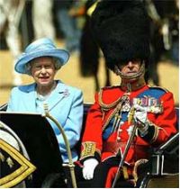 Британцы торжественно отметили день рождения королевы елизаветы ii
