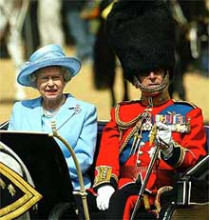 Британцы торжественно отметили день рождения королевы елизаветы ii