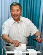 Президентом киргизии стал нынешний премьер-министр курманбек бакиев, набравший 89 процентов голосов