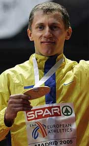 Украинский бегун иван гешко, став победителем на соревнованиях в швеции, получил серебряный королевский приз