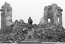 На открытии отреставрированного дрезденского собора, который был разрушен в 1945 году, присутствовали 60 тысяч человек