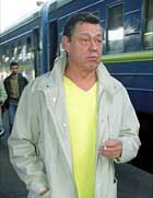 Придя в себя после операции на ключице, знаменитый актер николай караченцов попросил сигарету