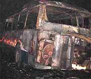 Восемь работников кондитерской фабрики попали в донецкий ожоговый центр после пожара в автобусе, перевозившем около 50 пассажиров