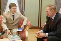 Глава фонда «украина» леонид кучма выделил ежемесячную стипендию самому молодому гроссмейстеру мира сергею карякину