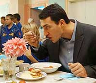 Сидя с приятелем в петербургском ресторане, тарас шевченко вспоминал о постном борще, которым его угощали на крещатике