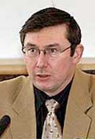 Юрий луценко: «спецназ» из двух тысяч девчат за пять минут зацеловал колонну «бело-голубых»