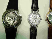 Гражданин португалии пытался тайком ввезти в украину престижные швейцарские наручные часы, каждые из которых стоят не один десяток тысяч долларов