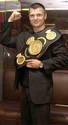 В 12-раундовом поединке наш единственный действующий чемпион мира по профессиональному боксу владимир сидоренко отстоял в леверкузене свой титул