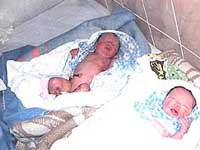 В оставленном в туалете тернопольского железнодорожного вокзала бауле обнаружили двух&#133; Новорожденных девочек