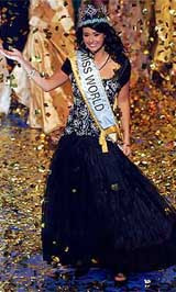 Победу в юбилейном конкурсе «мисс мира-2005» одержала зеленоглазая брюнетка из исландии