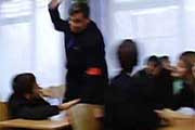 Харьковский депутат-учитель, ударивший во время урока восьмиклассника, объяснил инцидент нечистоплотностью&#133; Своих политических оппонентов