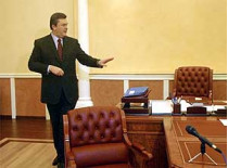 Виктор янукович: «мое пребывание на посту премьера больше не имеет смысла»