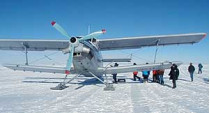 В уникальном полете через антарктиду на маленьком одномоторном самолете украинским пилотам пришлось отключить обогрев кабины, иначе не хватило бы топлива для двигателей