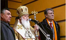 Торжественно открывшейся вчера в киеве после реставрации церкви рождества христова виктор ющенко подарил три иконы