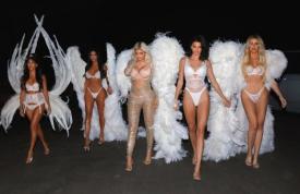 Сестры Кардашьян разделись, представ в образе ангелов Victoria’s Secret 