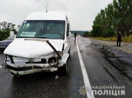 Маршрутка попала в аварию в Запорожской области: в больницу доставили 12 человек (фото)