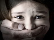 Педофилы стали чаще насиловать украинских детей: в чем причины?