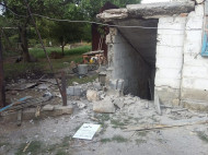 Появились фото последствий смертельного обстрела боевиками жилого сектора в Чермалыке