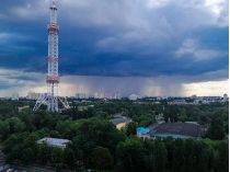 Киев в ожидании апокалипсиса: над столицей заметили зловеще темное небо (фото)