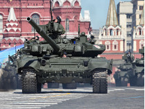 Российские танки на Красной площади
