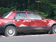 На трассе под Мукачево нашли расстрелянный автомобиль: полиция ломает голову, чей он (фото)