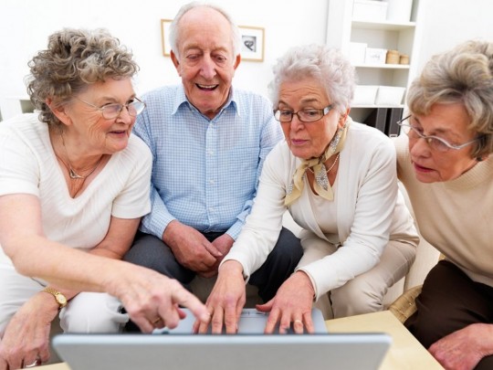 Пенсионеры за компьютером