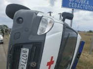 Россияне устроили ДТП с военным автобусом и "скорой" в Крыму (фото)