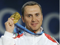 Олимпийский чемпион продает свои медали ради операции (фото)