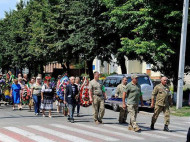 На похоронах убитого на Донбассе военного мэр заговорил о "братоубийственной войне"
