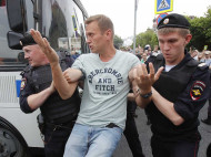 Навального арестовали на 30 суток, он просит отпустить его на концерт Rammstein