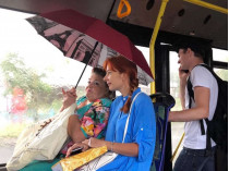 Пассажиры под зонтом 