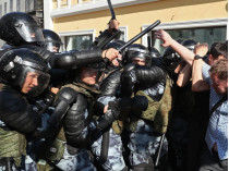 В России снова массовые протесты, начались первые задержания: онлайн-трансляция (видео)